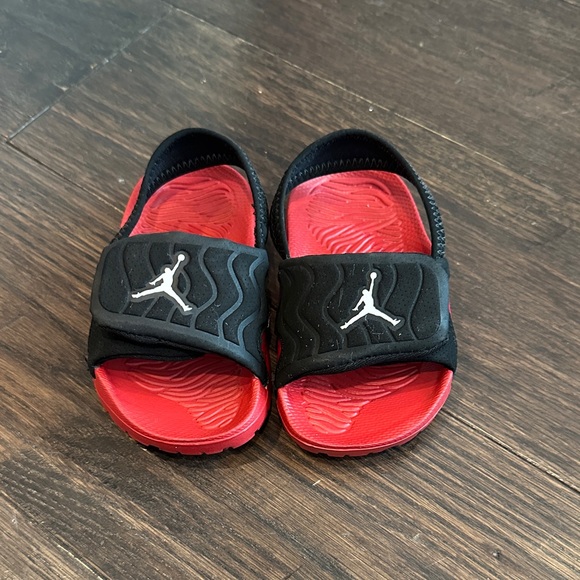 Toddler Jordan Slides- 7C - never worn - Picture 1 of 2